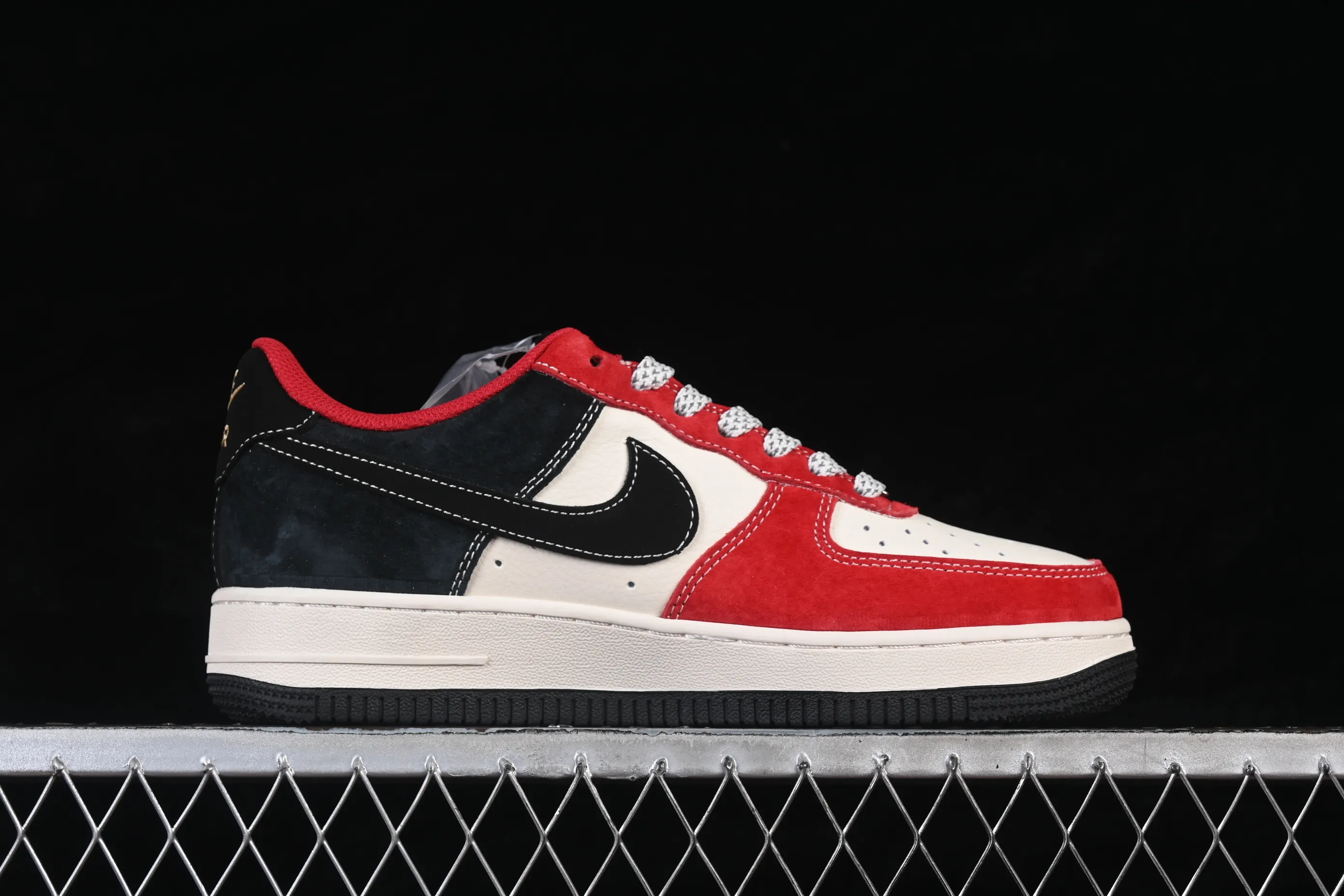 All Categories Nk Air Force 1 Air Force Series Nk Air Force 1 Low Air Force Low Nike Air Force 1'07 Low Red and Black Pray for Good Luck and Good Luck Air Force 1 Low-top Casual Shoes FC1688-264
